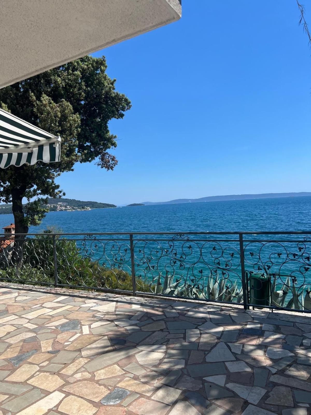 Villa Amarela Seget Vranjica Buitenkant foto
