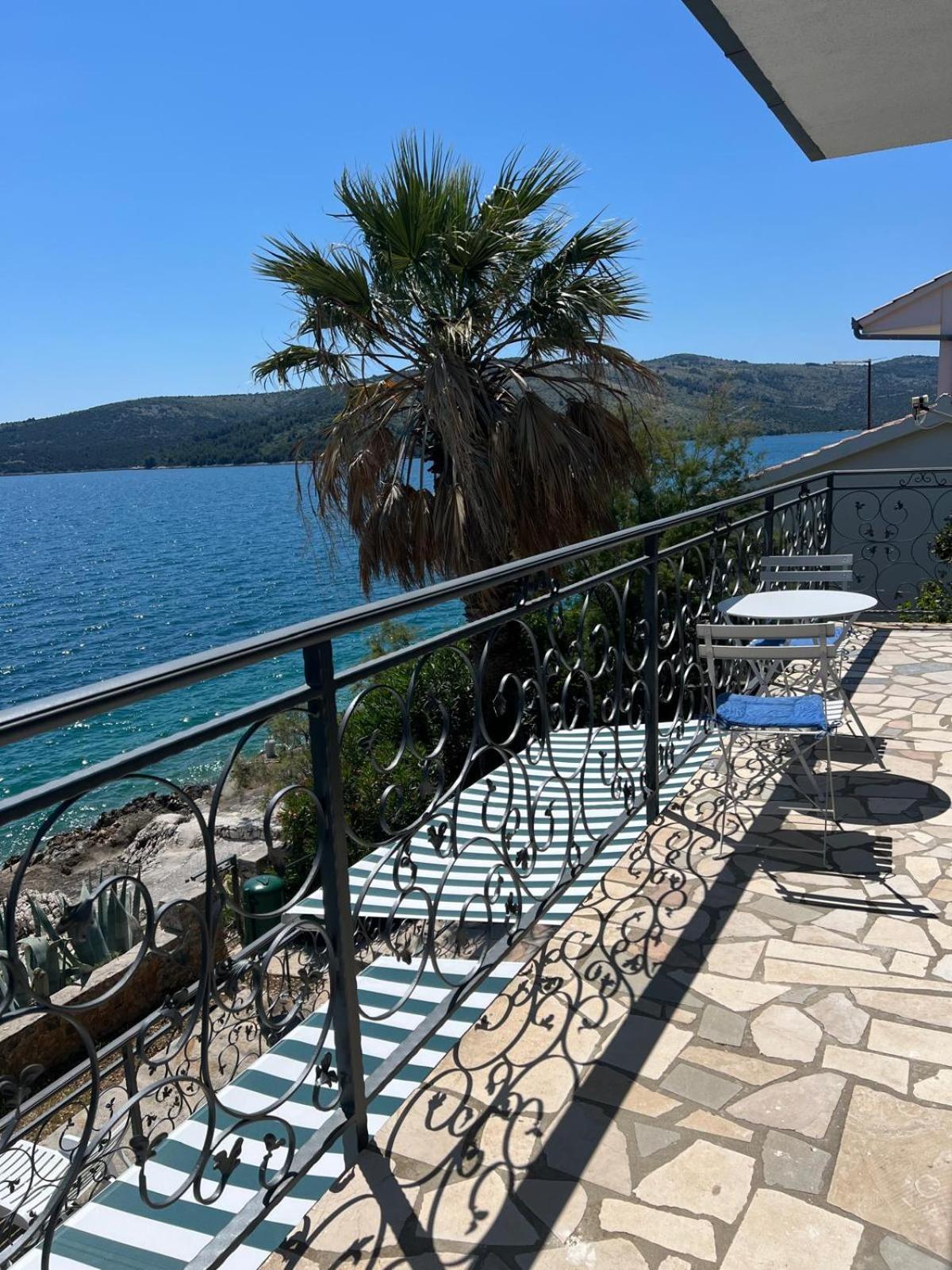 Villa Amarela Seget Vranjica Buitenkant foto