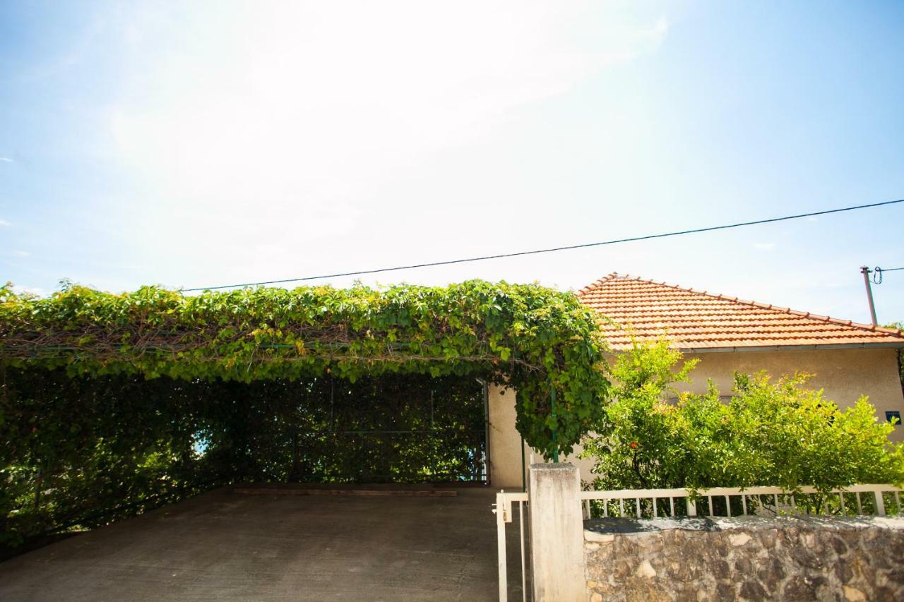 Villa Amarela Seget Vranjica Buitenkant foto